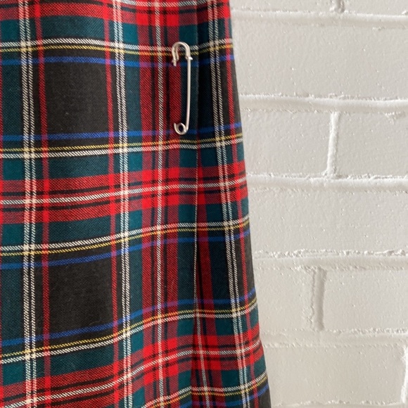 Traditional Classic Christmas Holiday Plaid Pleated Kilt Skirt With Pin - Picture 4 of 9